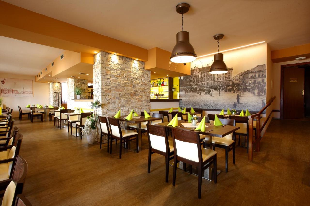 Hotel Classic Novy Bydzov Exterior photo