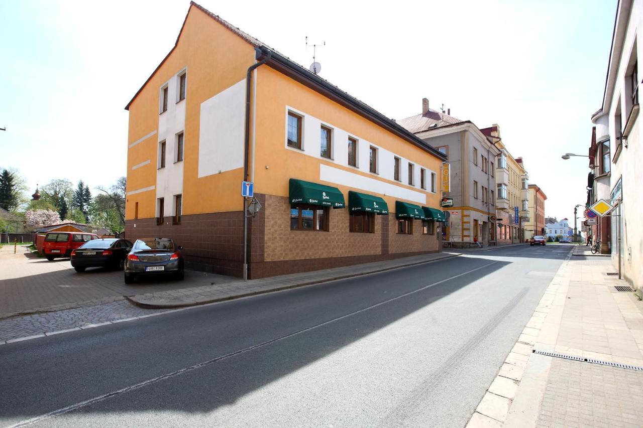 Hotel Classic Novy Bydzov Exterior photo