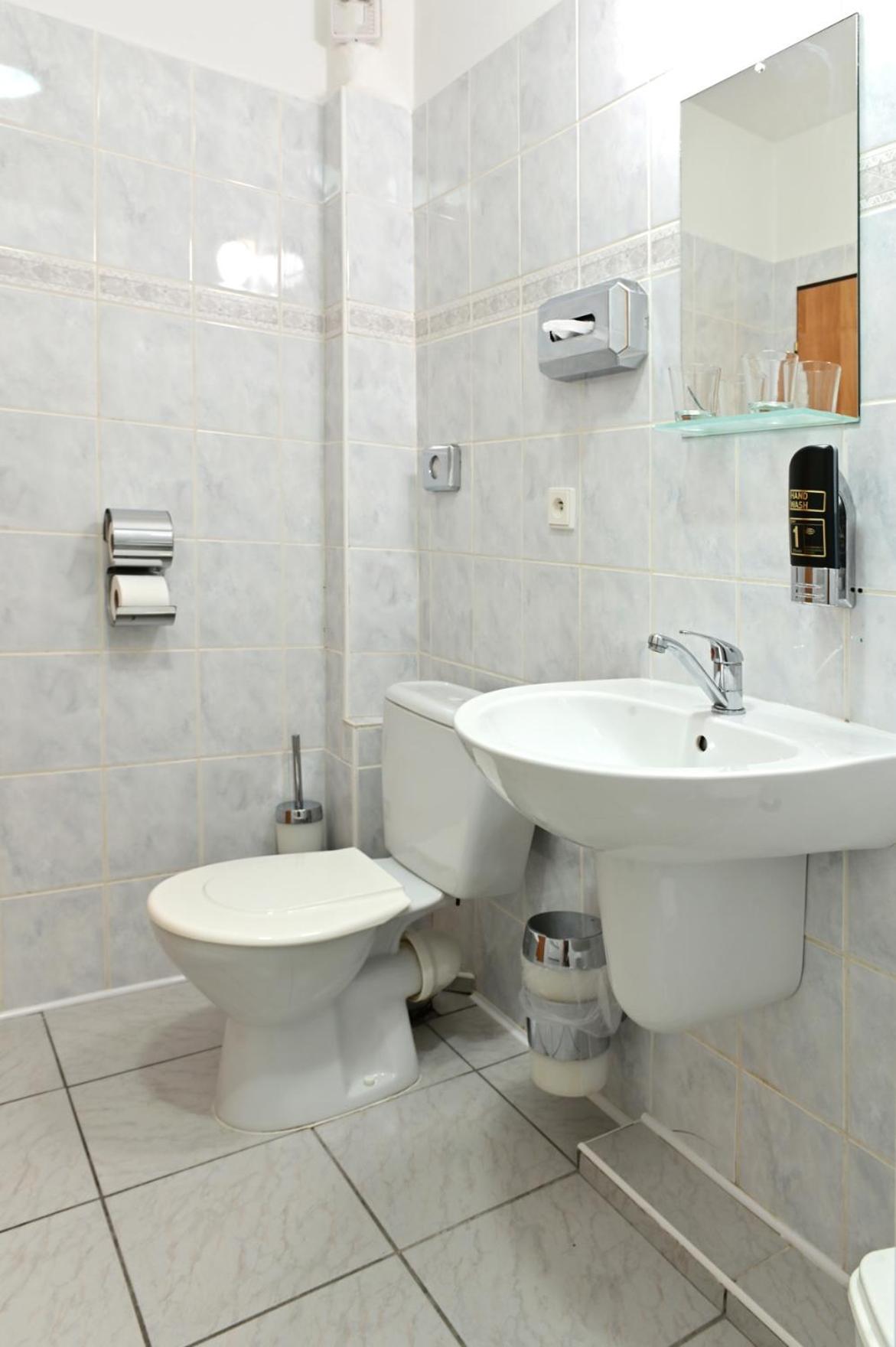Hotel Classic Novy Bydzov Exterior photo