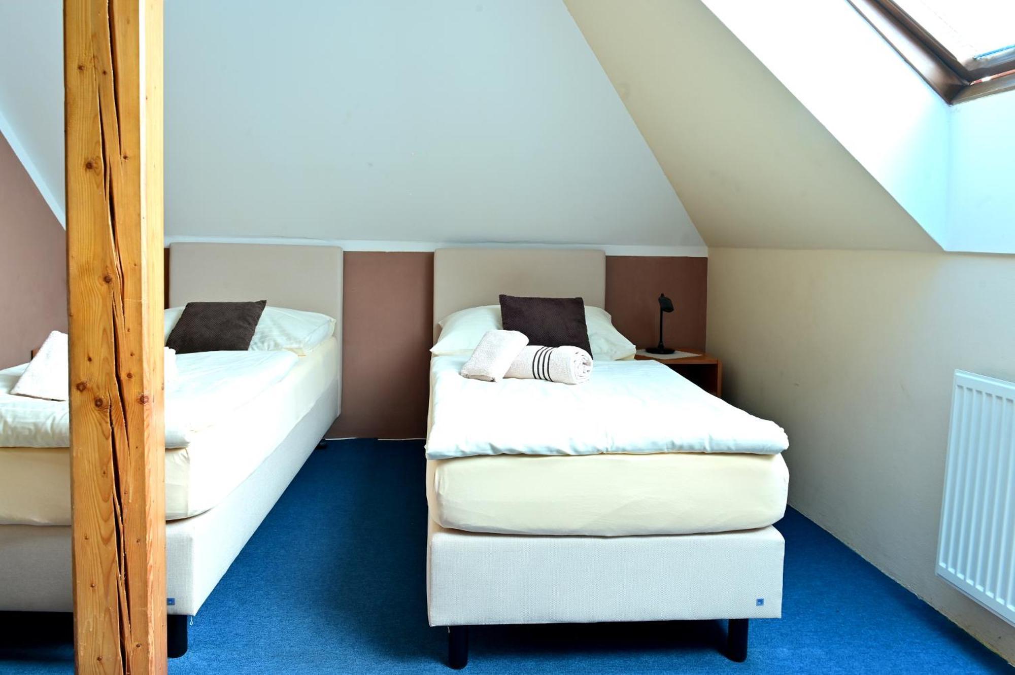 Hotel Classic Novy Bydzov Exterior photo
